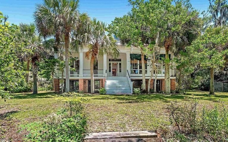 Historic Bayfront Estate on 4.3 Acres In Daphne, Alabama For $3,250,000