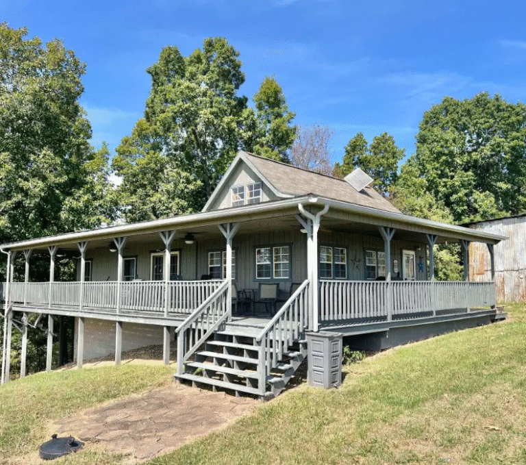 On Auction! Fully Equipped Cabin With Basement And Porch