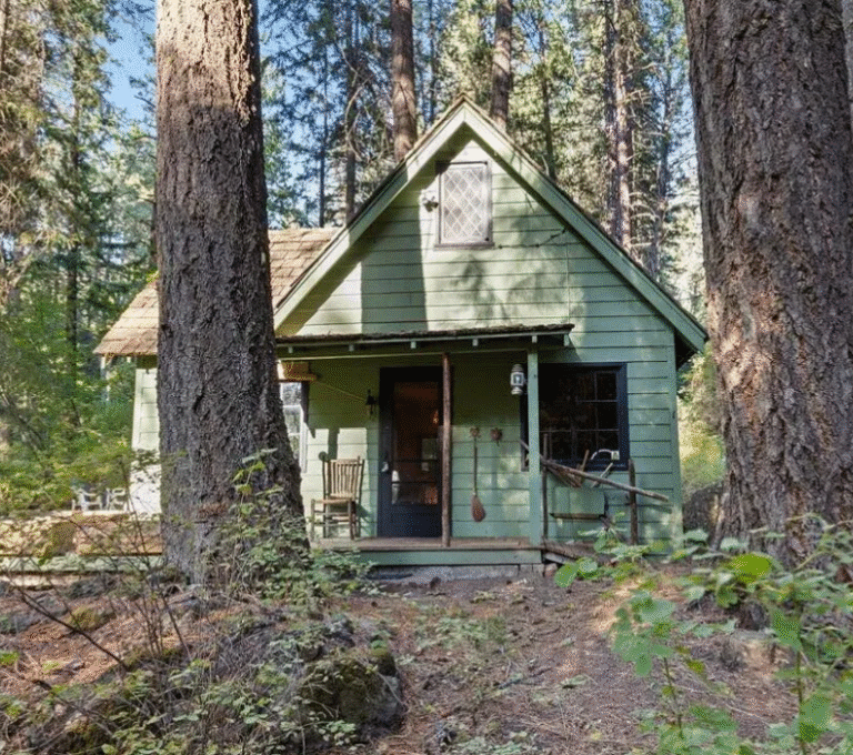 Two Cabins in Washington On Sale For $159,900